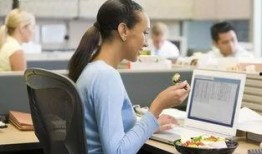 在娱乐公司上班吃瓜,揭秘吃瓜群众的日常